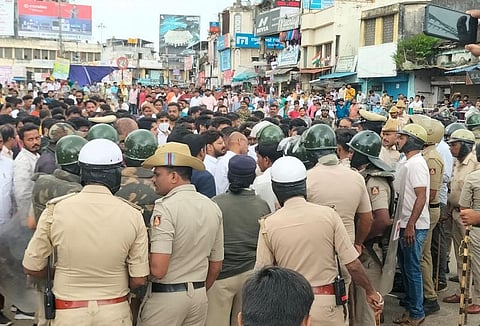 A mob arguing with the police at Amir Ahmed Circle in Shivamogga following tension over Savarkar poster on August 15, 2022. (Photo | EPS)