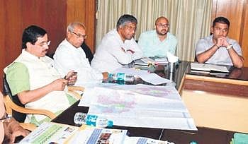 Union Minister Pralhad Joshi during a meeting with L&T and HDMC authorities