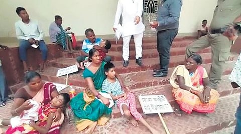 Sudesh Minz and Sekunda staging protest with their children. (Photo | Express)