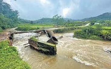 A damaged bridge in Bhagamandala
