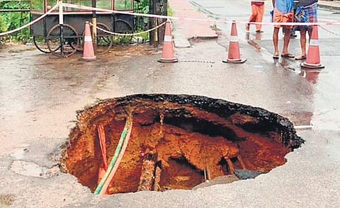 The road that caved in due to heavy rain at Kacherithazham in Muvattupuzha | Express