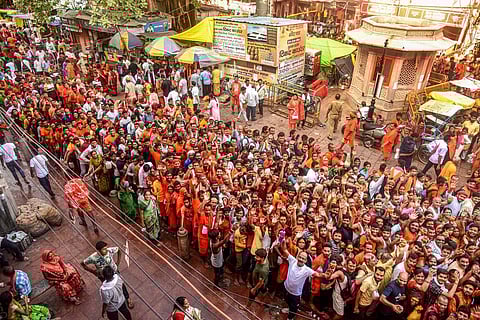 Devotees thronged temples in various parts of the country as they celebrate the fourth and the last Monday of the holy month of Shravan by offering prayers to the deities. (Photo | PTI)