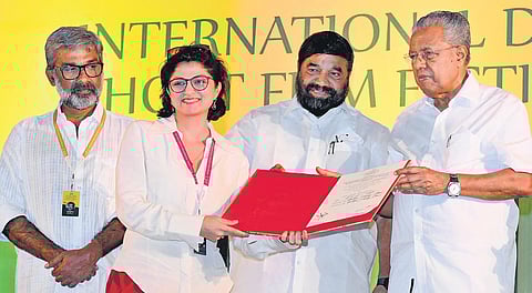 Chief Minister Pinarayi Vijayan presenting the award to Geetika Narang Abbasi, the director and producer of film ‘A.K.A’, that was selected as the best long documentary in the 14th IDSFFK on Wednesday