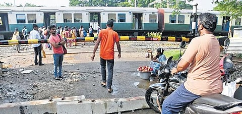 To avoid accidents, concrete blocks have been placed at the level crossing gate in Avadi railway station | Ashwin prasath