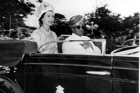 Queen Elizabeth-II of England is seen with the then Governor and former Maharaja of Mysore State Sri Jayachamarajendra Wodeyar during her visit to Bengaluru. Pic courtesy: DIPR