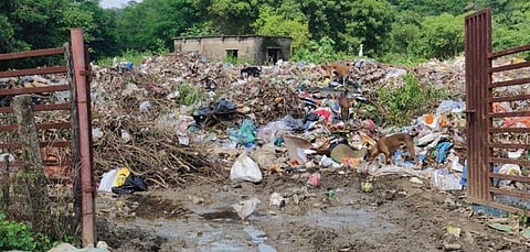 Garbage dumped at the entrance of Malkangiri town | Express