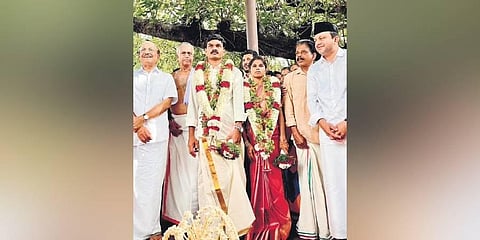 P K Kunhalikutty and Abbasali Shihab Thangal at the wedding of Girija and Rakesh | Express