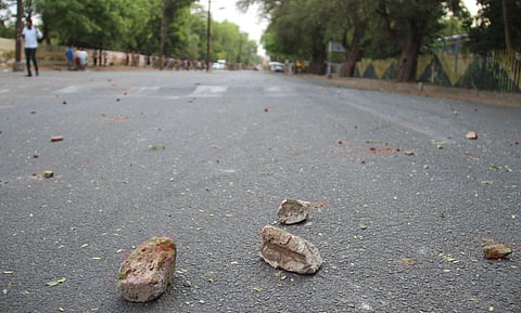 Minor Kerala girl hurt as miscreants pelt stones at moving train