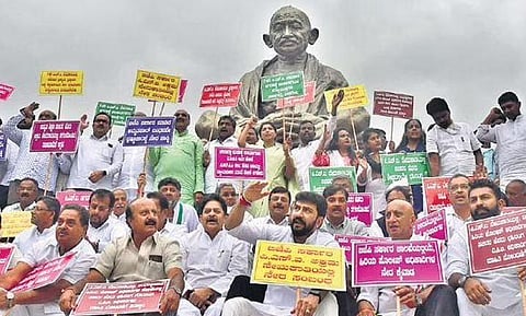 File photo of Congress leaders and workers stage a protest against the state government over the PSI recruitment scam at Vidhana Soudha in Bengaluru on Thursday | Shriram BN
