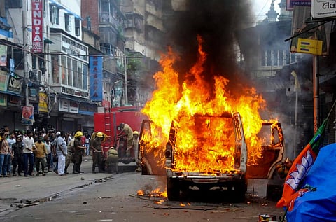 A police vehicle set on fire by some miscreants near Nakhoda Mosque in Kolkata, Tuesday, Sept. 13, 2022. (Photo | PTI)