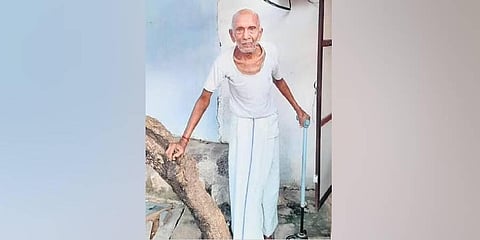 90-year-old Cholleti Jagganna of Vangara village who took part in the Hyderabad Liberation struggle along with former PM Narasimha Rao