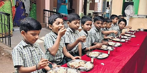 Children having breakfast at the Corporation Primary School in Madhavaram on Friday | Ashwin prasath