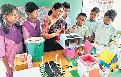 Ravi Aruna of ASNRA Zilla Parishad High School, Kanuru, teaching students with help of innovative models | express