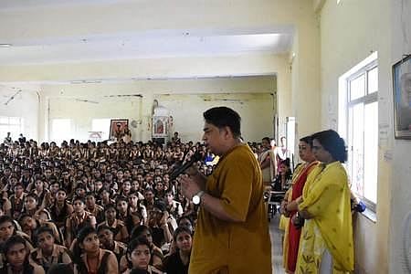 Panchayati Raj Secretary Naveen Jain sensitises kids about abuse through his ‘Saturday for Society’ campaign | Express