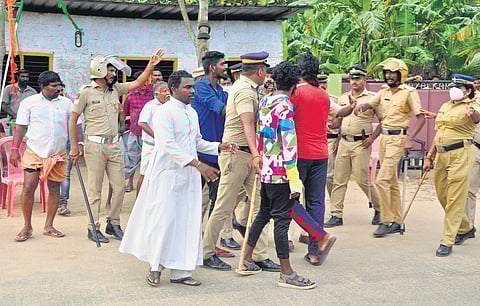Protesters against the Vizhinjam port project clash with JPS workers at Mulloor in Thiruvananthapuram on Sunday | B P Deepu