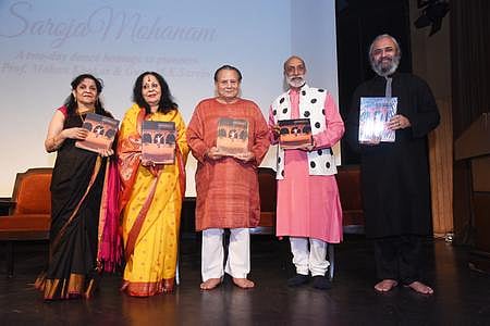 (L-R)Ranee Kumar, Dr Sonal Mansingh, Bharat Gupt, Aman Nath, and Ashish Mohan Khokar.
