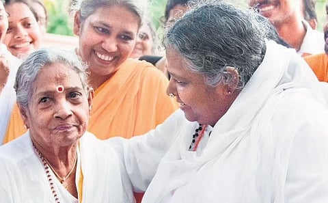Mata Amritanandamayi with her mother Damayanthi Amma. (File Photo)