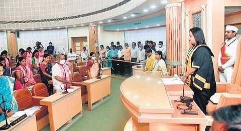 Mayor Gadwal Vijayalaxmi addresses the meet at the GHMC head office