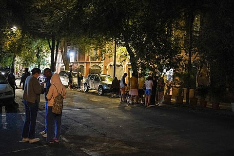 Strong quake shakes Mexico, leaving one dead