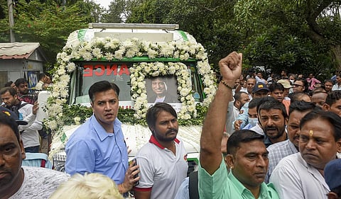 Mortal remains of comedian Raju Srivastava being carried in an ambulance for cremation at Nigambodh Ghat in New Delhi. (Photo | PTI)