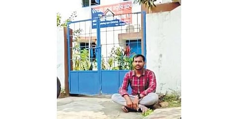 Asked to pay Rs 5k puja ‘chanda’, man sits on dharna