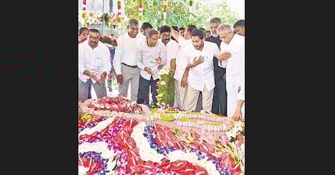 Chief Minister YS Jagan Mohan Reddy pays tributes to his father YS Rajasekhara Reddy at the YSR Ghat in Idupulapaya of Kadapa district on Friday I Express