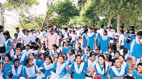 Students of Nandipur Government High School staging road blockade | Express