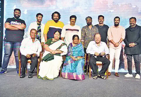 Guru Shishyaru cast and crew