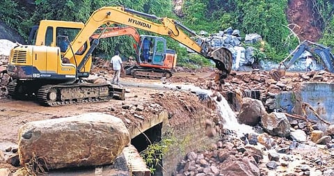 Repair work under way on landslide-hit Salem-Yercaud Road on Tuesday | V SAKTHI