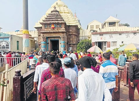 Tourists in front of Srimandir on the last day of 2022 | Express