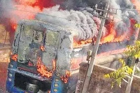 The tourist bus in flames | Express