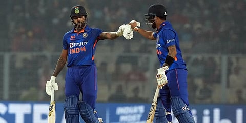 Indian batters K L Rahul and Hardik Pandya during the 2nd ODI cricket match between India and Sri Lanka at Eden Gardens, in Kolkata. (Photo | PTI)