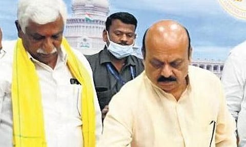 Chief Minister Basavaraj Bommai launches the Nekar Sanman scheme at his home office Krishna, in Bengaluru on Wednesday