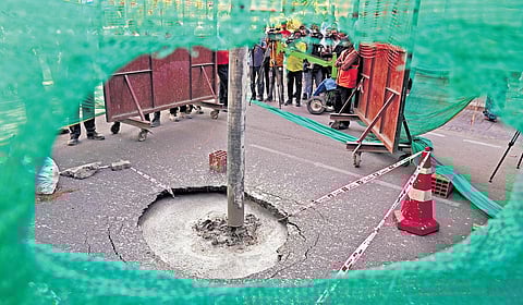 The sinkhole at Vellara junction on Thursday which was filled up by BMRCL. Material will take 10 hours to settle in | Vinod kumar T