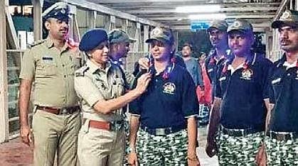 Govt railway cops don shoulder lights