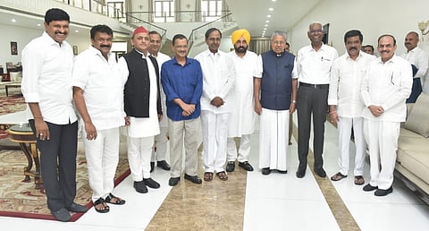 Chief Ministers Arvind Kejriwal of Delhi, Bhagwant Mann of Punjab, Pinarayi Vijayan of Kerala along with Telangana CM and BRS president K Chandrasekhar Rao at Pragathi Bhavan, Hyderabad. (Photo | EPS)