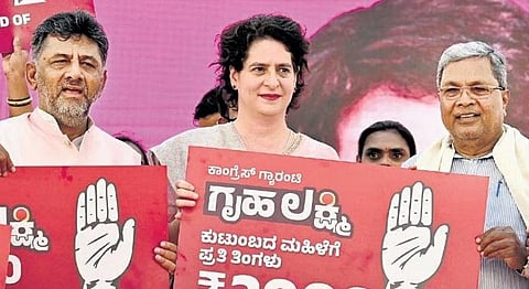 AICC general secretary Priyanka Gandhi flanked by CLP leader Siddaramaiah and KPCC chief DK Shivakumar during the ‘Naa Nayaki’ convention. (Photo | Shashidhar Byrappa, EPS)