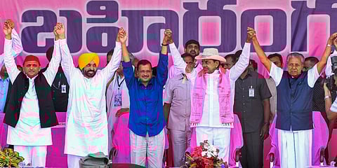 Telangana CM KCR with Arvind Kejriwal (Delhi), Bhagwant Mann (Punjab), P Viajayan (Kerala), Akhilesh Yadav, at the BRS party's rally. (Photo | PTI)