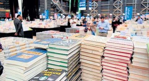 Celebrating 25 years of bonhomie with books