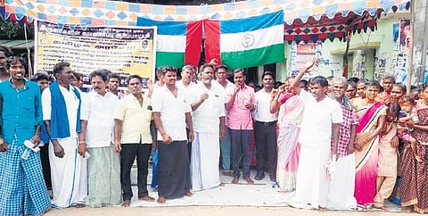 Members of Irular community staged a protest opposite Thiruvennainallur taluk office in Villupuram, and three other districts, on Monday | Express
