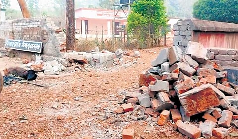 The damaged entrance of Kadamadak upper primary school | Express