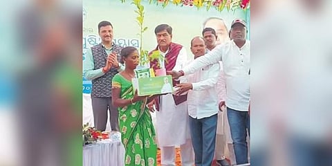 Agriculture Minister Swain handing over saplings to a tribal woman | Express
