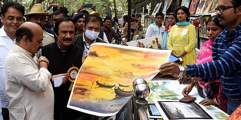 hief Minister Basavaraj Bommai purchase a painting during Chitra Sante, an annual art fair by Chitrakala Parishat in Bengaluru.(Photo | Express)