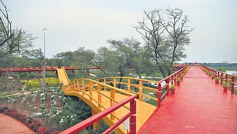 The park has 2 scenic viewpoints overseeing Hussainsagar | Sri Loganathan Velmurugan