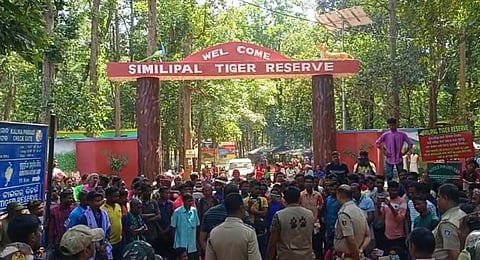 Locals lock entry point of Similipal national park seeking road repair