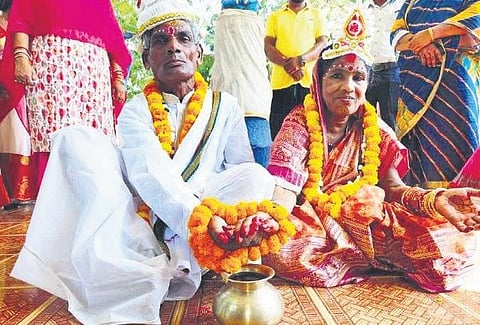 Das Marandi and Padmavati Das at their wedding | Express