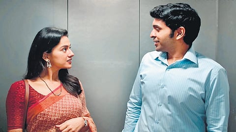 A still from Irugapatru.