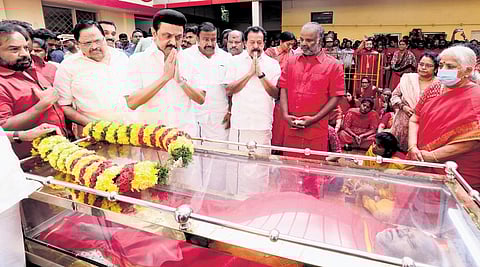 Chief Minister MK Stalin paid his last respects to the spiritual guru on Friday at Arulmigu Adhiparasakthi Siddhar Peedam, Melmaruvathur. (Photo | Express)