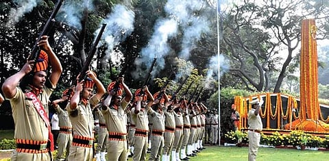 Police personnel offer gun salute during the Police Commemoration Day,  in Mysuru on Saturday  | Udayashankar S