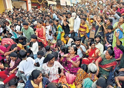 People throng the  Jamboo Savari that started from Mysuru Palace on the concluding day of Dasara celebrations in Mysuru on Tuesday | Express